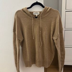 Heartloom light brown size medium sweater